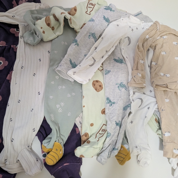 Super Cute Carter's baby Pajamas - Picture 1 of 5